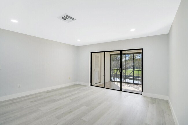 Foto del edificio - 13 Southport Ln