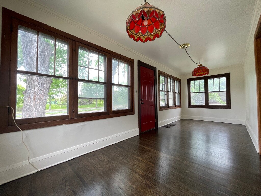Primary Photo - 3029 Central Ave NE