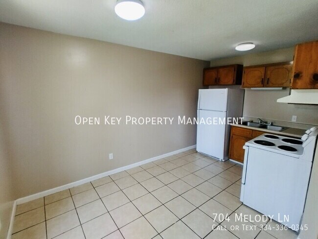 Foto del edificio - 704 Melody Ln