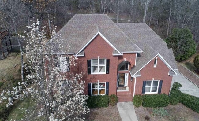 Building Photo - Beautiful  4 bedroom/4 bath Home in Greyst...