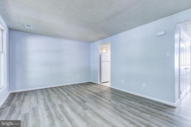 Building Photo - 1550 Twisted Oak Dr