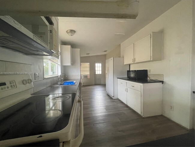 Building Photo - 10128 Marlin Dr