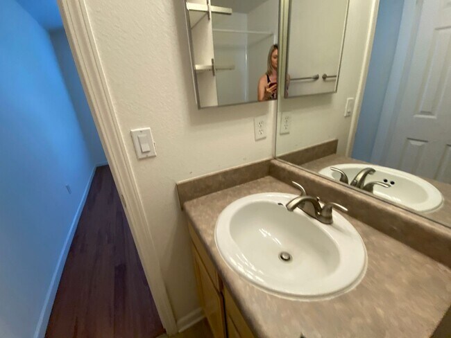 Building Photo - Rare 3 Bedroom, 3 Bathrooms at The Edge at...