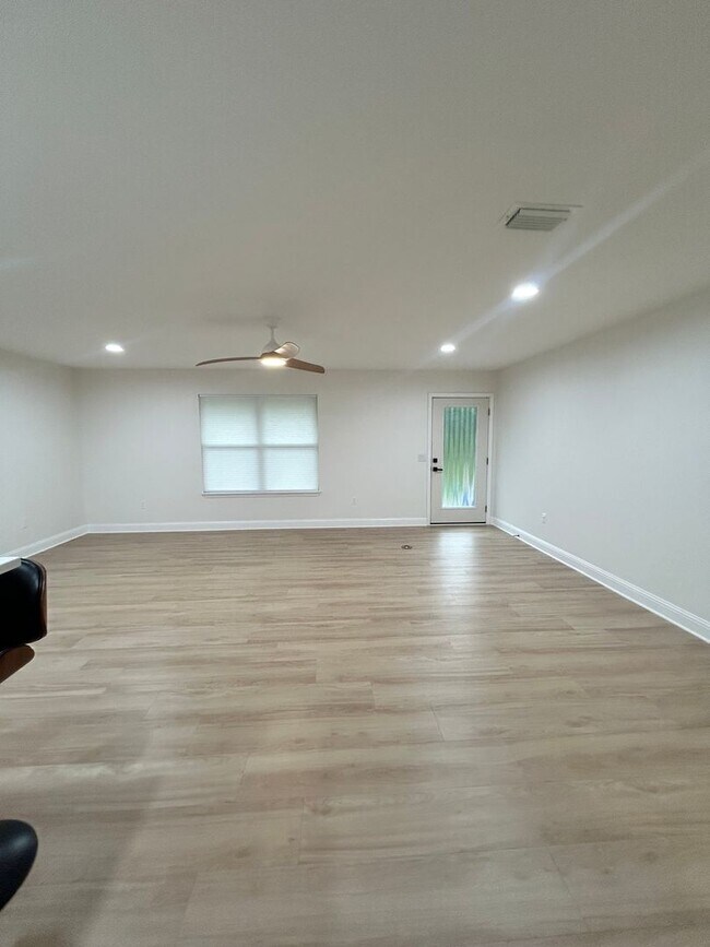 Foto del edificio - 1759 Fuller Dr