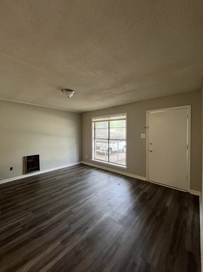 Building Photo - 453 Fleming Dr