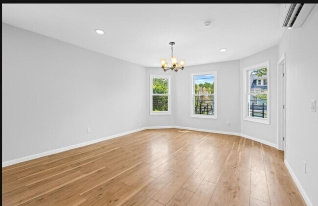 Foto del edificio - 87 Isabella Ave