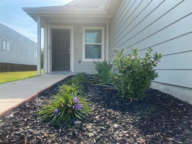 Foto del edificio - 7408 Woodpecker Dr