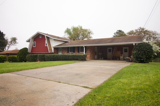 Building Photo - 414 Hedlund Dr