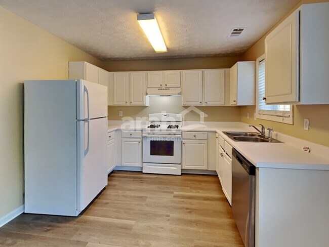 Foto del edificio - 820 Whitecrest Ct