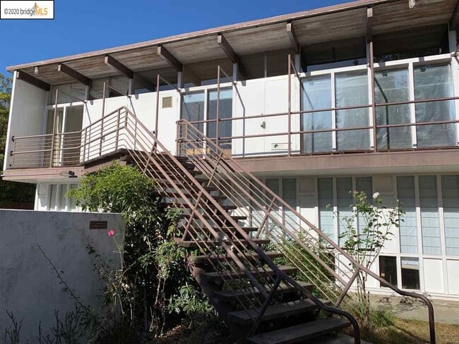 Building Photo - 2441 Le Conte Ave