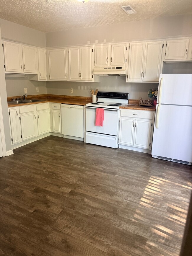 Building Photo - 16 Duiguid Dr