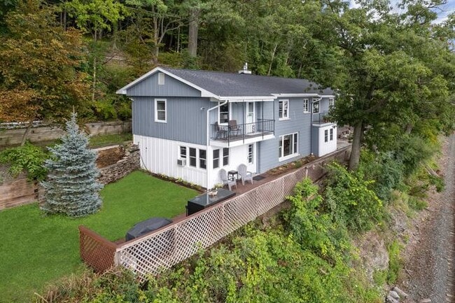 Building Photo - 1228 E Shore Dr