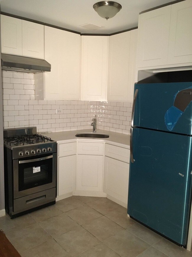 Foto del edificio - 2084 Valentine Ave