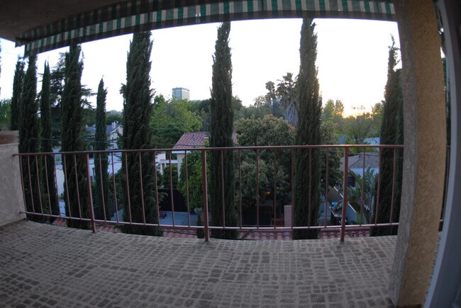 Foto del edificio - 4705 Kester Ave