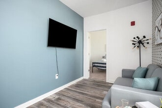 Building Photo - 542 Boulevard NE