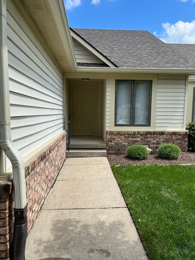 Foto del edificio - 1125 Charles Lee Ct