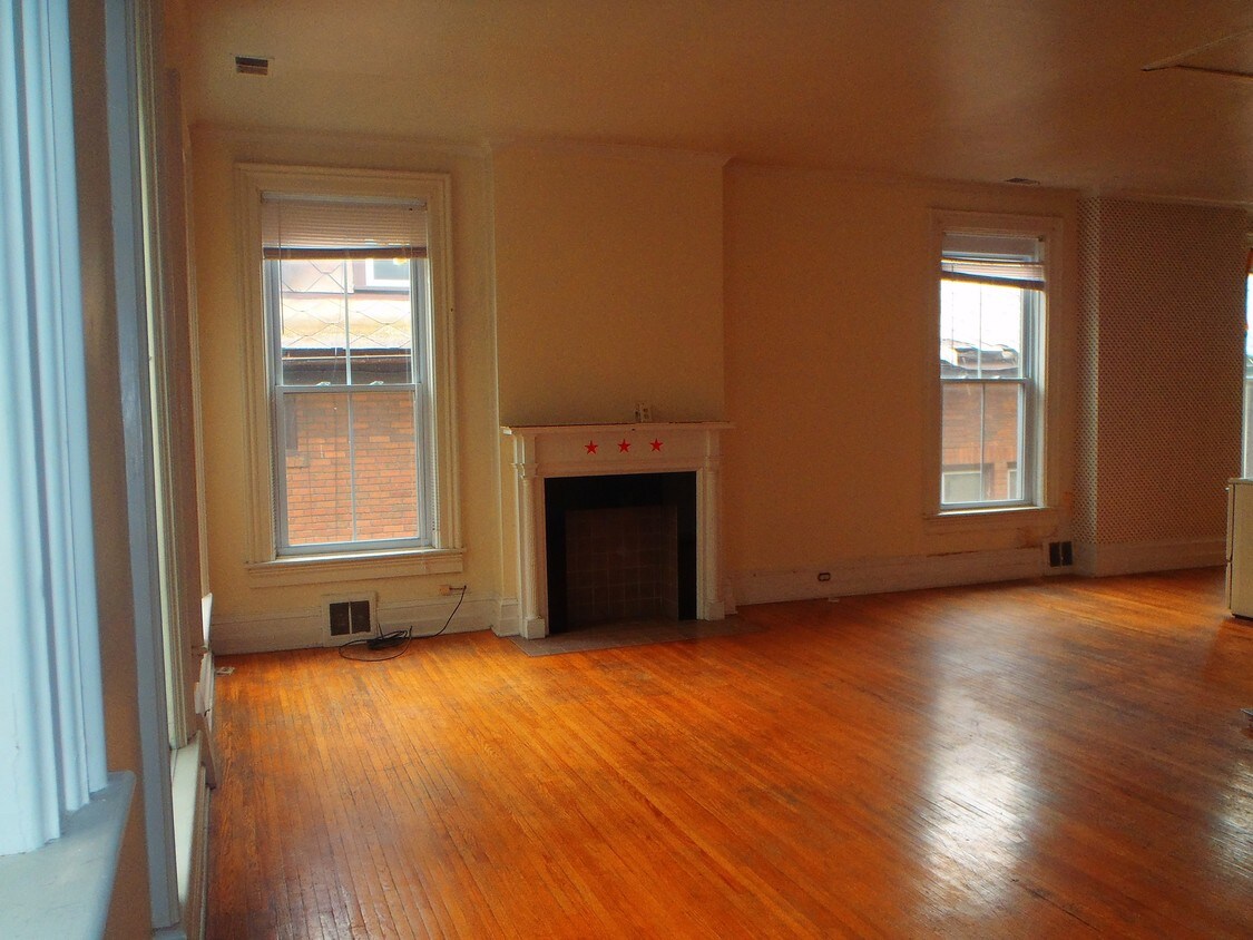 Primary Photo - 312 W 9th St