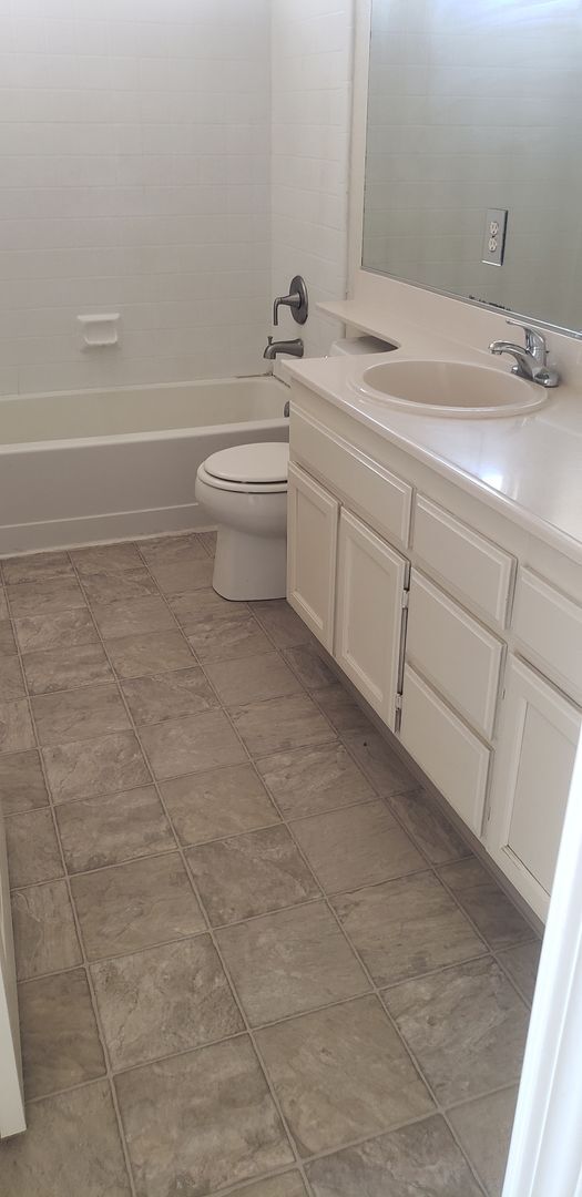 Building Photo - Spacious 4 bedroom 3 bath home in Soledad