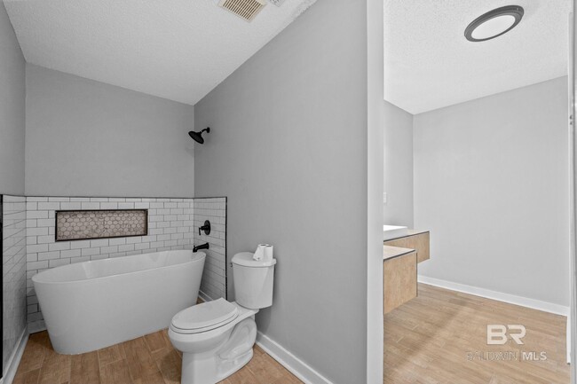 Building Photo - 18618 Twin Beech Rd S