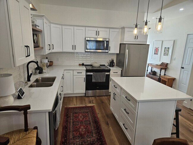 Sample Picture 3 - 14 Adaline Ln