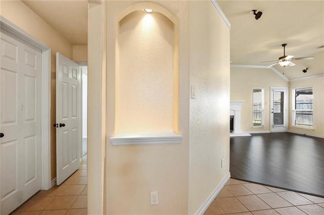 Foto del edificio - 15004 Waters Dr