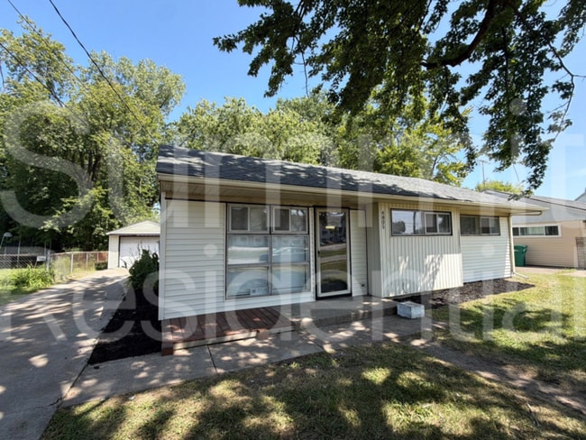 Building Photo - 4805 Preston Dr