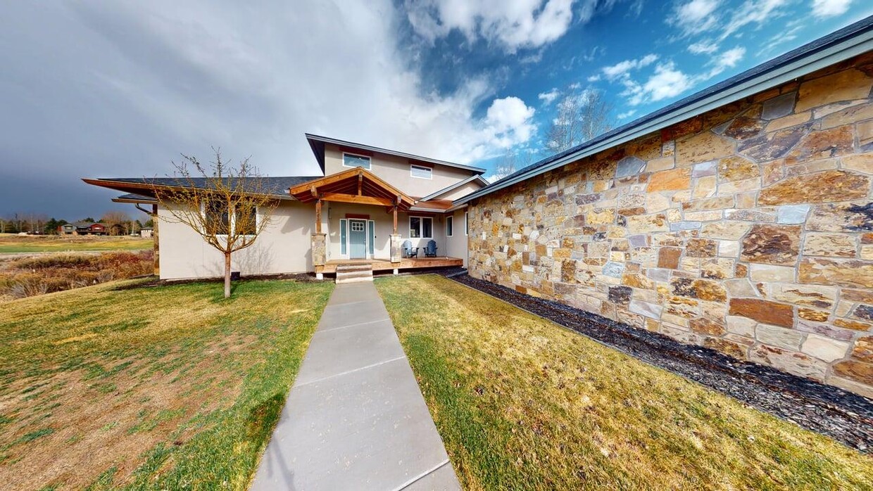 Primary Photo - 245 Whitetail Dr