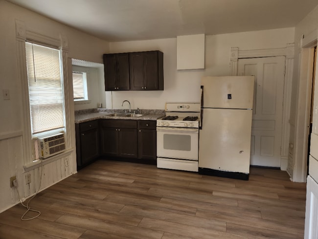 Building Photo - 1575 Coit Ave NE