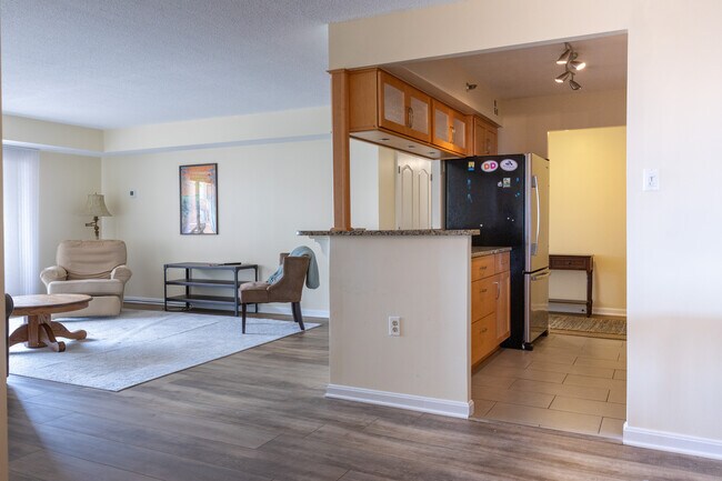 Foto del edificio - 1301 N Courthouse Rd