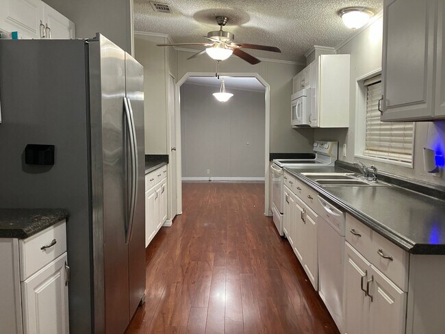 Foto del edificio - 1706 Riverview Dr