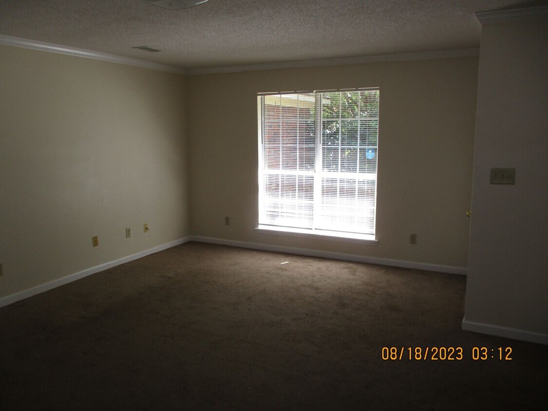 Building Photo - 3107 Fernridge Dr