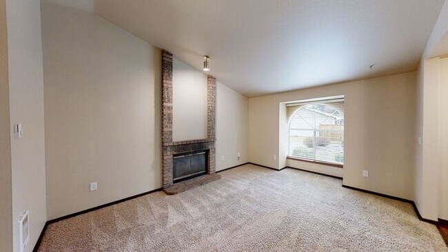 Building Photo - Charming 2 Bedroom Fenced Duplex in Puyall...