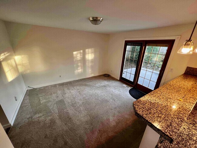 Building Photo - Bellevue Rambler!!!