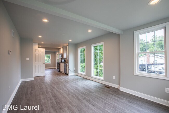 Foto del edificio - 3 br, 1 bath House - 6771 Athol Ave