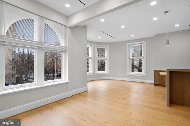 Building Photo - 2112 Wyoming Ave NW