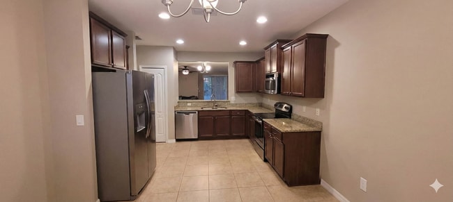 Building Photo - 910 Fallbrooke Ave