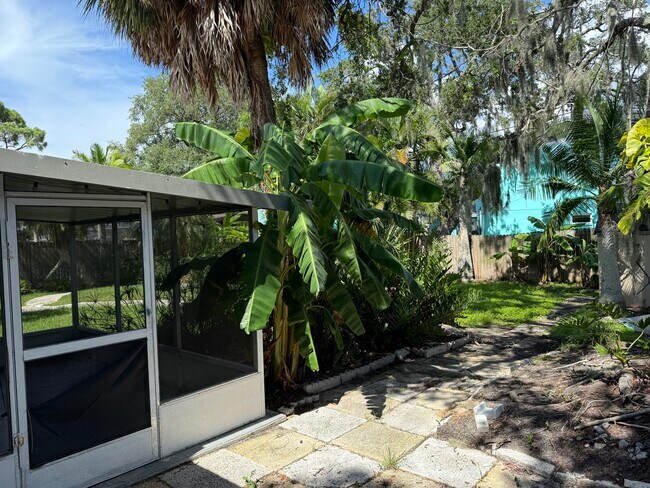 Foto del edificio - 7238 Dianne Dr