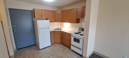 Building Photo - 13516-102 102 St NW Building Photo - 13516-102 102 St NW