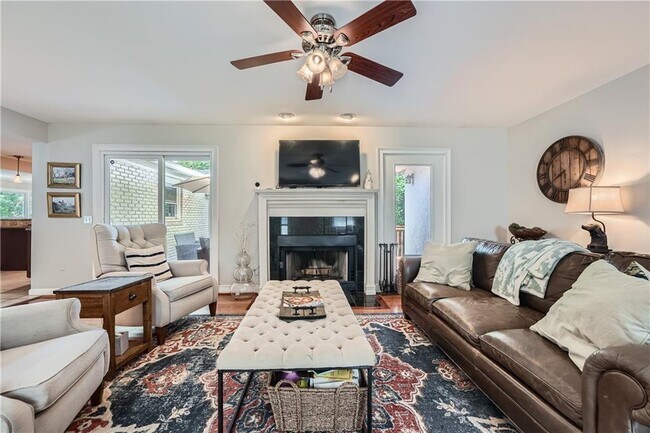 Foto del edificio - 1652 Tryon Rd NE
