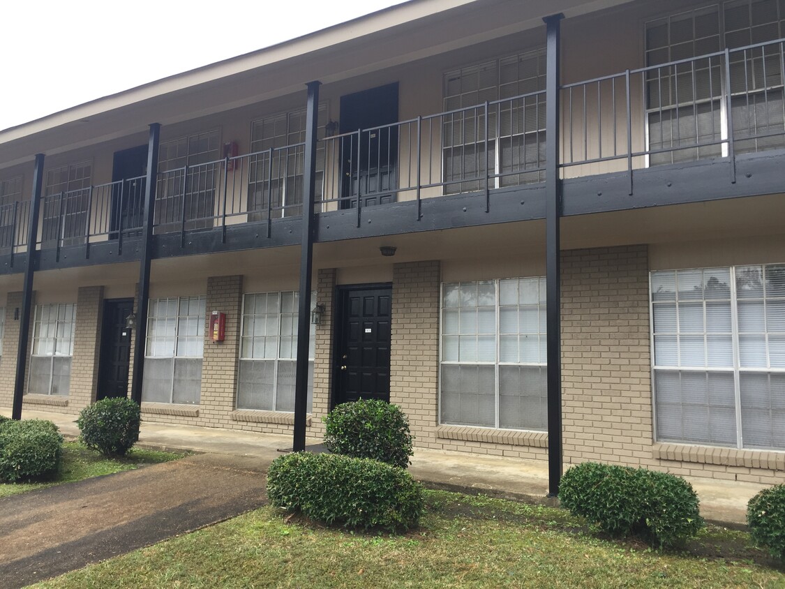 Primary Photo - Marion Manor Apartments