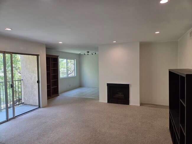 Building Photo - 621 Strand St