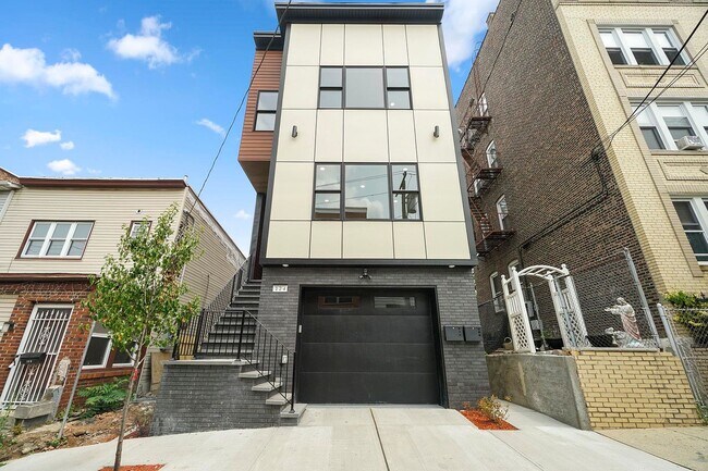 Foto del edificio - 124 Dekalb Ave