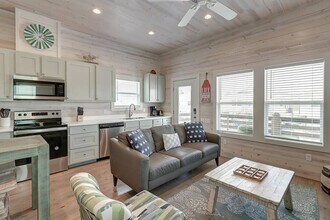 Building Photo - 1924 Eleventh Street-SI ID1023215P