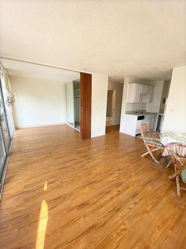 Building Photo - 2415 Ala Wai Blvd