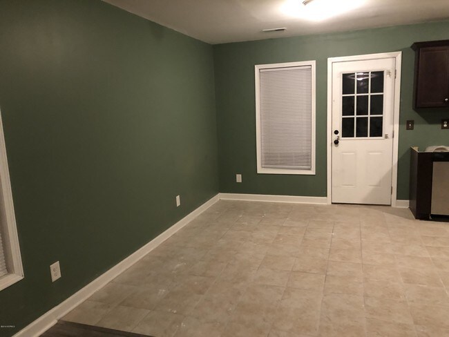Building Photo - 461 Sand Ridge Rd