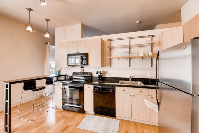 Building Photo - 5677 S Park Pl