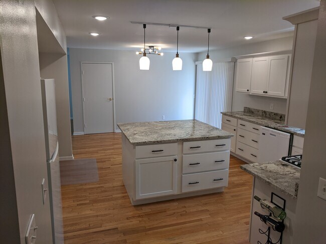 Granite Countertops - 781 Ross Rd