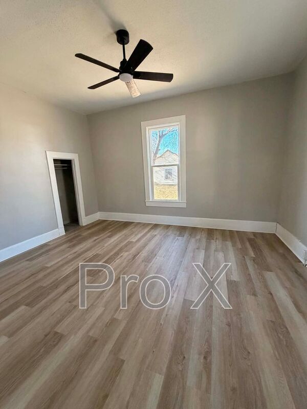 Foto del edificio - 1230 W 9th St