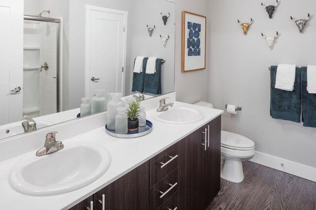 Building Photo - 1075 SW 160th Ave