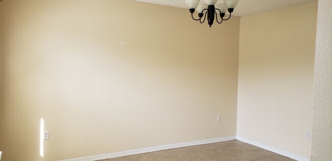 Building Photo - ~4/2.5~Curtis Ave~Groveland Lake Dot Landing~Big Corner Lots with lots a room!
